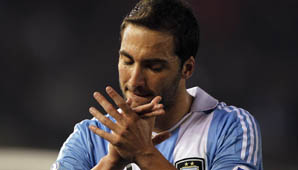 Nueva preocupación para Sabella: se lesionó Higuaín Nueva preocupación para Sabella: se lesionó Higuaín