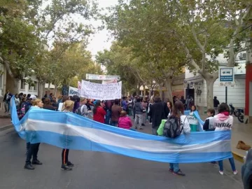 Dicen que con los planes sociales no les alcanza y piden trabajo Dicen que con los planes sociales no les alcanza y piden trabajo