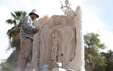 La plaza que será una obra de arte hecha de travertino La plaza que será una obra de arte hecha de travertino