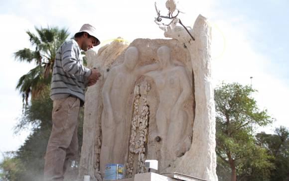 La plaza que será una obra de arte hecha de travertino La plaza que será una obra de arte hecha de travertino