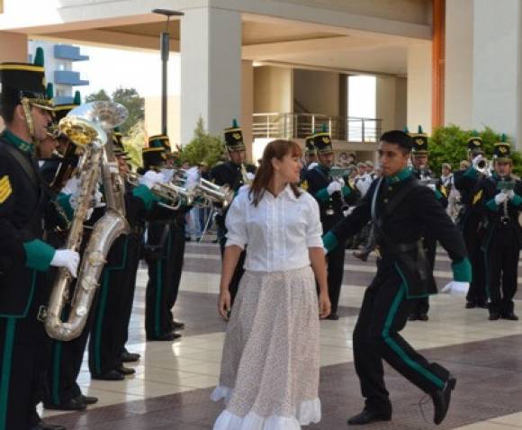 Cambio de guardia con un baile incluido Cambio de guardia con un baile incluido