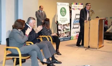 Entregaron becas y los carnets juveniles Entregaron becas y los carnets juveniles