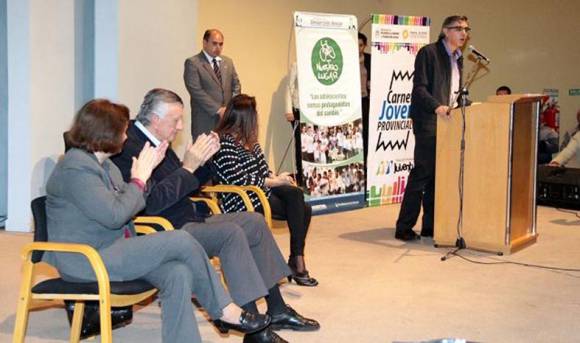 Entregaron becas y los carnets juveniles Entregaron becas y los carnets juveniles