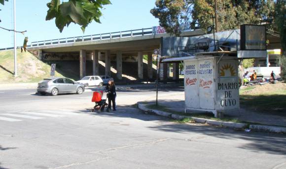 A un canillita le sacan de su lugar un puesto de 40 años A un canillita le sacan de su lugar un puesto de 40 años