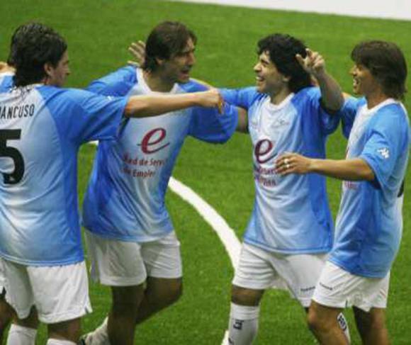 FNS: negocian para que Maradona esté en el cierre FNS: negocian para que Maradona esté en el cierre