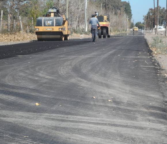 Pavimentan una calle estratégica Pavimentan una calle estratégica