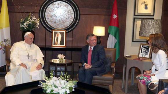 Ante el rey de Jordania, el Papa pidió una solución para el conflicto en Siria Ante el rey de Jordania, el Papa pidió una solución para el conflicto en Siria