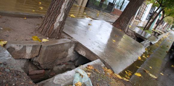 Rivadavia: con 7 barrios, se largó el arreglo de cunetas Rivadavia: con 7 barrios, se largó el arreglo de cunetas