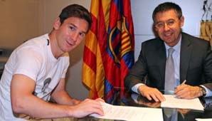Lionel Messi firmó por cinco años más con el Barcelona Lionel Messi firmó por cinco años más con el Barcelona