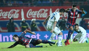Vélez derrotó a San Lorenzo y clasificó a la Libertadores Vélez derrotó a San Lorenzo y clasificó a la Libertadores