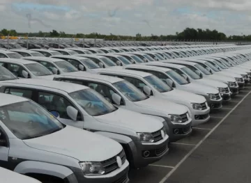 La venta de autos se derrumbó casi 40% La venta de autos se derrumbó casi 40%