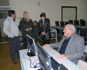 Más tecnología para los alumnos Más tecnología para los alumnos