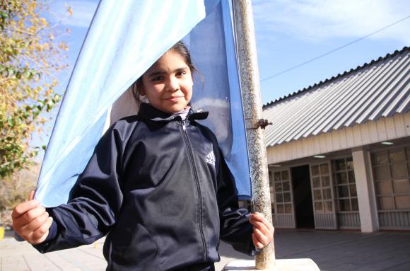 La niña que por un guardapolvo conmovió hasta a los cordobeses La niña que por un guardapolvo conmovió hasta a los cordobeses