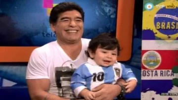 Diego presentó a su hijo, Dieguito Diego presentó a su hijo, Dieguito
