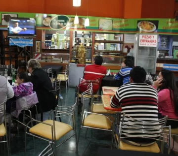 Casi todo cerrado, vacío y en silencio Casi todo cerrado, vacío y en silencio