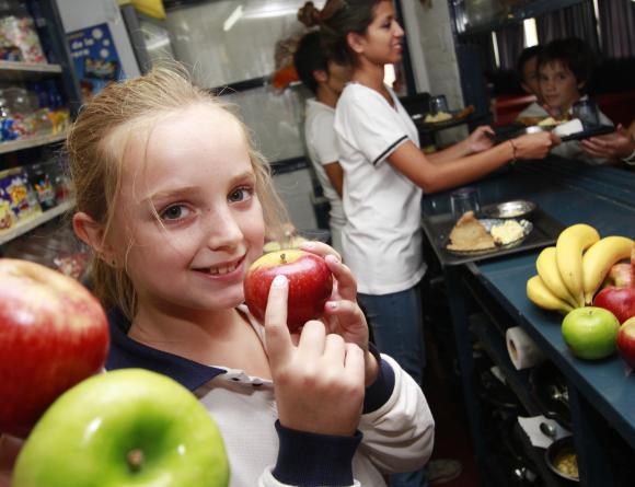Deberán vender alimentos sanos en las escuelas Deberán vender alimentos sanos en las escuelas