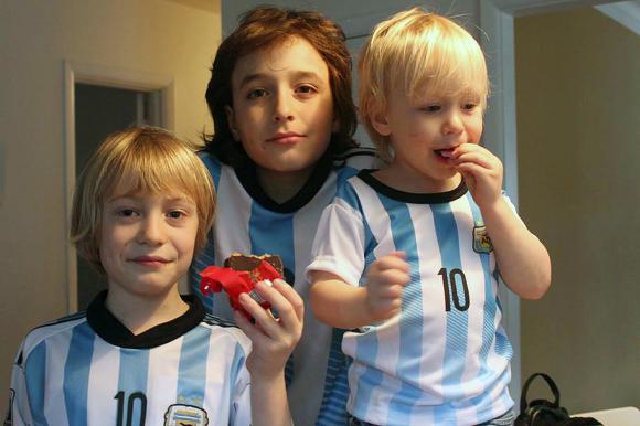 Con la celeste y blanca, en el corazón Con la celeste y blanca, en el corazón