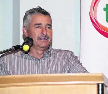 Elogió un líder californiano al cluster de tomate argento Elogió un líder californiano al cluster de tomate argento