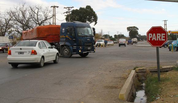 Quejas por rotonda que obstaculiza el tránsito Quejas por rotonda que obstaculiza el tránsito