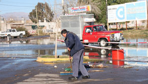 Encontraron hasta una heladera en el desborde del canal Benavidez Encontraron hasta una heladera en el desborde del canal Benavidez