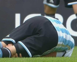Lucas Biglia salió golpeado Lucas Biglia salió golpeado