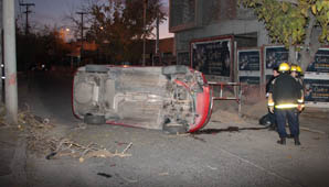 Un hombre murió en un impresionante vuelco en Capital Un hombre murió en un impresionante vuelco en Capital