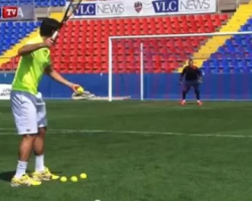 Keylor Navas entrena con pelotita de tenis Keylor Navas entrena con pelotita de tenis
