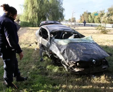Tres heridos por un choque y vuelco en Circunvalación Tres heridos por un choque y vuelco en Circunvalación