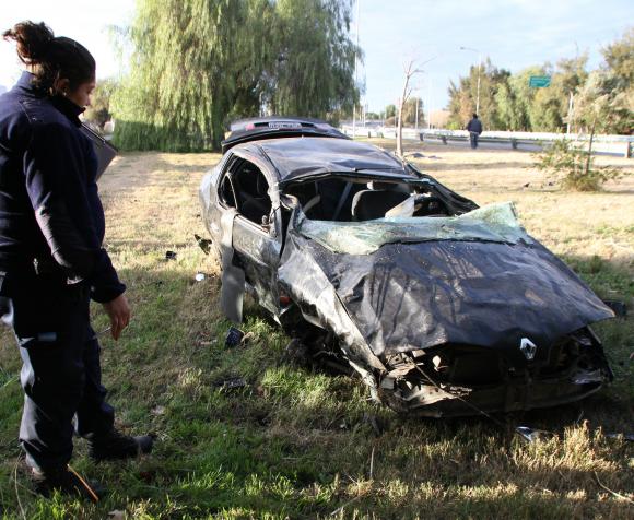 Tres heridos por un choque y vuelco en Circunvalación Tres heridos por un choque y vuelco en Circunvalación