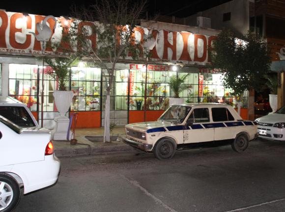 Roban $4.000 tras asaltar una florería Roban $4.000 tras asaltar una florería