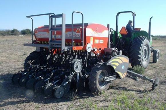 Llegó una sembradora nueva a la E. Agrotécnica de Valle Fértil Llegó una sembradora nueva a la E. Agrotécnica de Valle Fértil