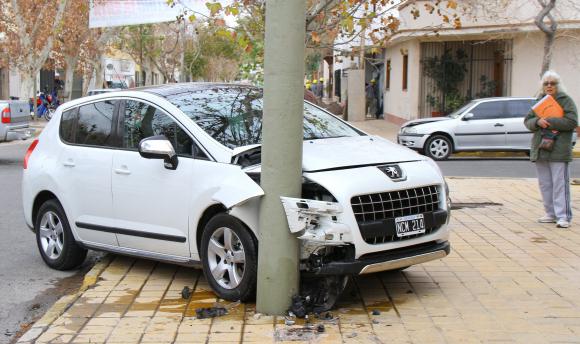 Dañino choque en el centro Dañino choque en el centro