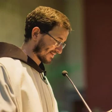 Si se va un fraile, dicen que no pagarán la cuota escolar Si se va un fraile, dicen que no pagarán la cuota escolar