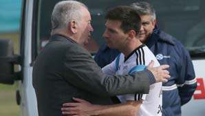 Messi llega al país para darle el último adiós a Grondona Messi llega al país para darle el último adiós a Grondona