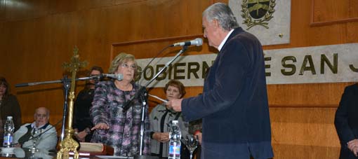 Ministro y Secretaria de Educación asumieron con la promesa de seguir la línea trazada por Díaz Ministro y Secretaria de Educación asumieron con la promesa de seguir la línea trazada por Díaz