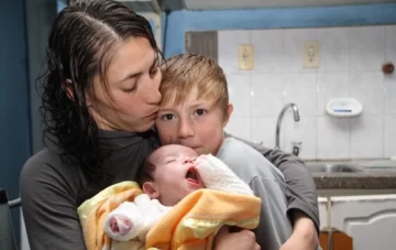 Carla ya está en su casa y tiene un guardaespaldas muy especial Carla ya está en su casa y tiene un guardaespaldas muy especial