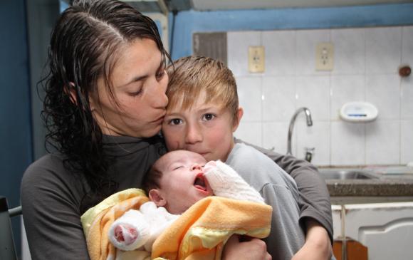 Carla ya está en su casa y tiene un guardaespaldas muy especial Carla ya está en su casa y tiene un guardaespaldas muy especial