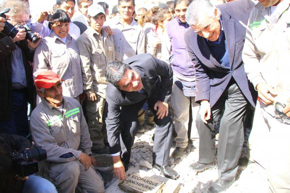 En mamelucos, ayudaron con la piedra basal En mamelucos, ayudaron con la piedra basal