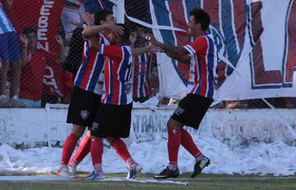 El Bohemio goleó y da batalla El Bohemio goleó y da batalla