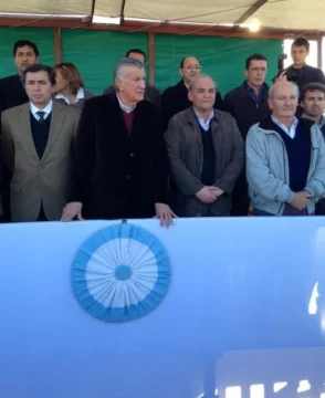 Entregaron 68 casas a familias de Sarmiento Entregaron 68 casas a familias de Sarmiento