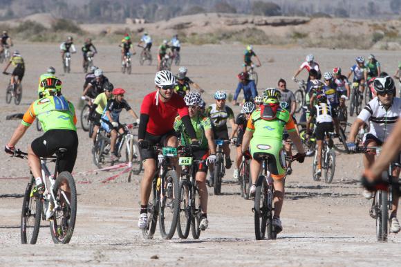 La multitud sanjuanina quiere llegar a lo alto La multitud sanjuanina quiere llegar a lo alto