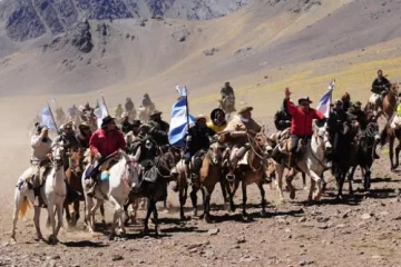 Gioja, sobre su salud: “Estoy pensando en hacer el Cruce Sanmartiniano de 2015” Gioja, sobre su salud: “Estoy pensando en hacer el Cruce Sanmartiniano de 2015”