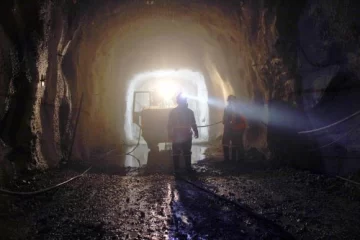 Siete horas diarias de faena en la oscuridad Siete horas diarias de faena en la oscuridad