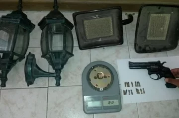 Tenía un arma y cosas robadas Tenía un arma y cosas robadas