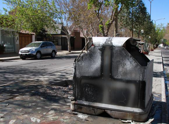 Quemaron otro contenedor Quemaron otro contenedor