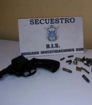 Incautaron un arma y una moto robada Incautaron un arma y una moto robada