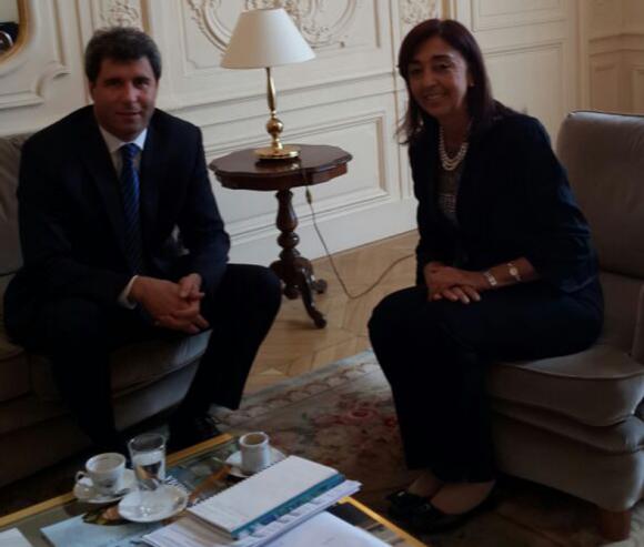 Un acercamiento con Francia Un acercamiento con Francia