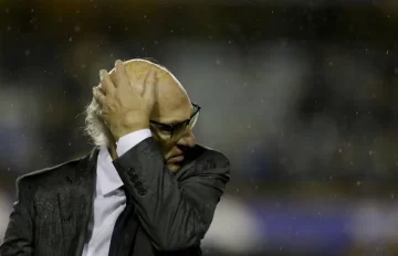 Bianchi resignó U$S 2 millones y cobrará sólo hasta diciembre Bianchi resignó U$S 2 millones y cobrará sólo hasta diciembre