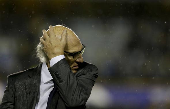 Bianchi resignó U$S 2 millones y cobrará sólo hasta diciembre Bianchi resignó U$S 2 millones y cobrará sólo hasta diciembre