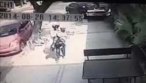 Una mujer se salvó de morir por darse vuelta a buscar un chupete Una mujer se salvó de morir por darse vuelta a buscar un chupete